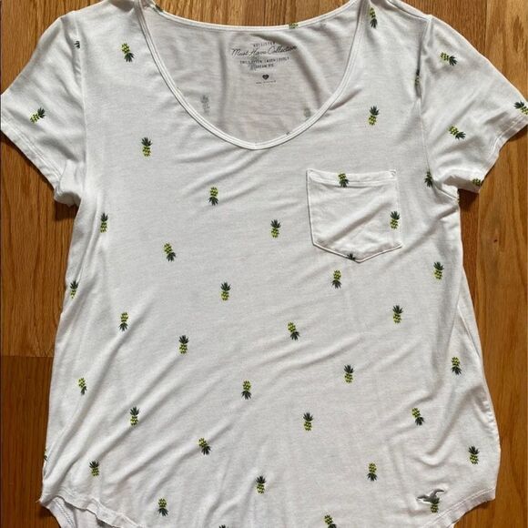 Hollister Pineapple Shirt  - Picture 3 of 3